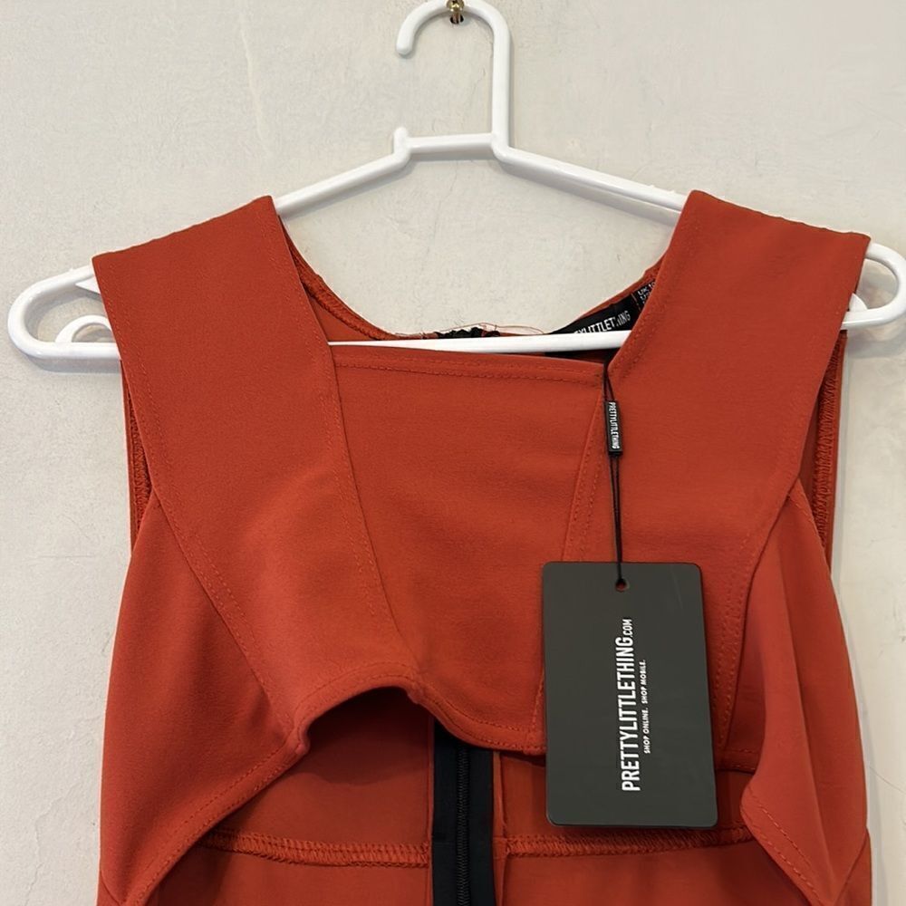 Pretty little thing rust crepe square neck cut out jumpsuit Size 6 New - Picture 8 of 12